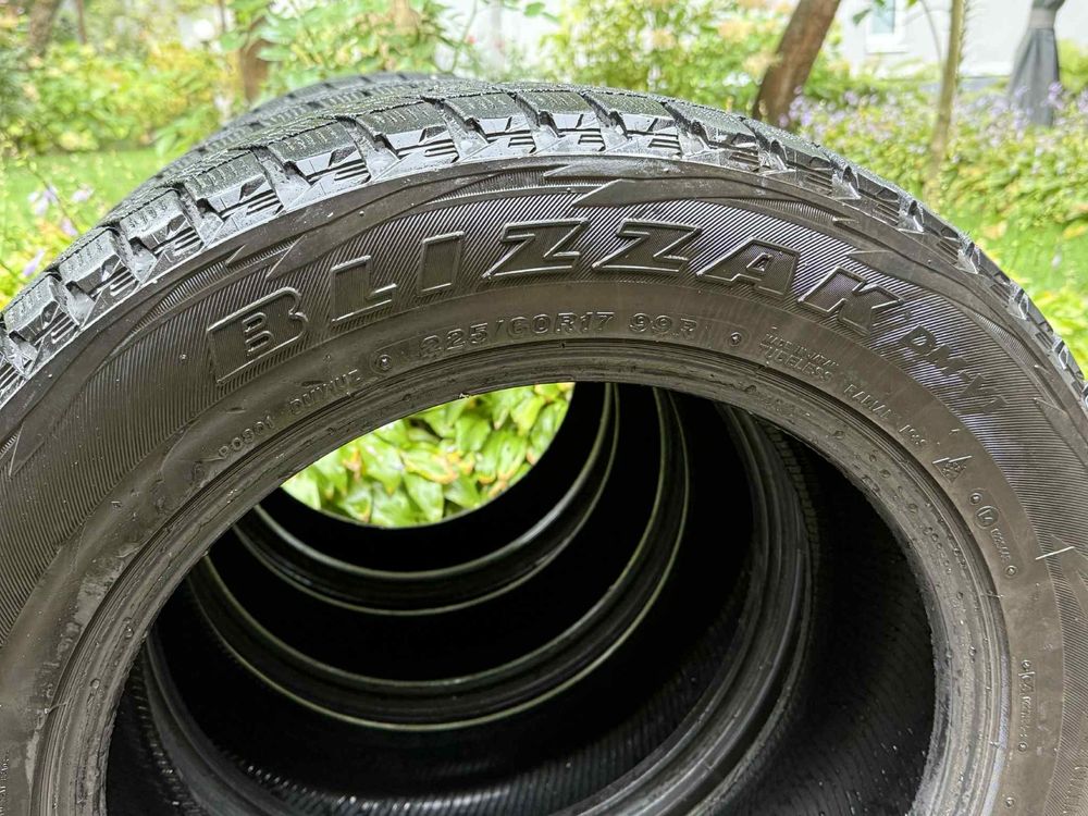 Зимові шини 225/60 R17 99R Bridgsone blizzak DM-V1