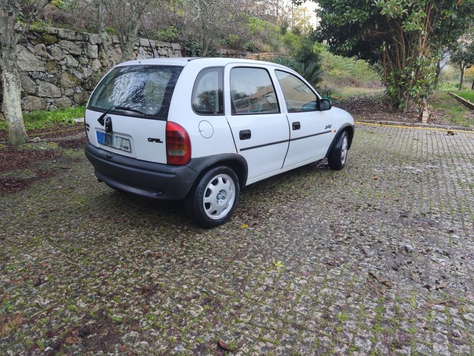 Opel corsa B 1.5 D  5 lugares ( LER ANÚNCIO )
