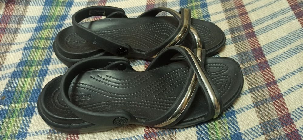 Женские босоножки crocs