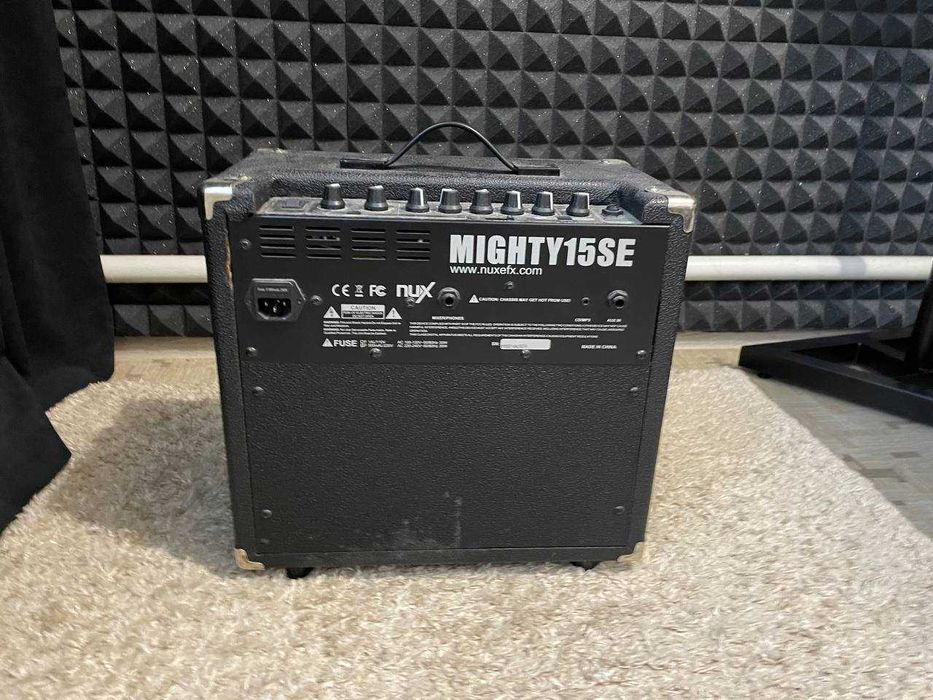 Електрогітара та комбопідсилювач