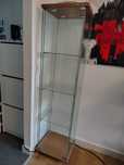Używana witryna Ikea Detolf