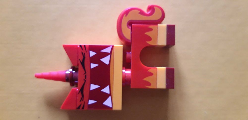 Lego minifigura super angry kitty