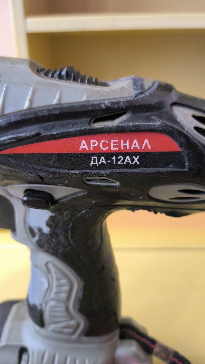 Продам шуруповёрт Арсенал на запчасти ремонт батарея аккумулятор 12В