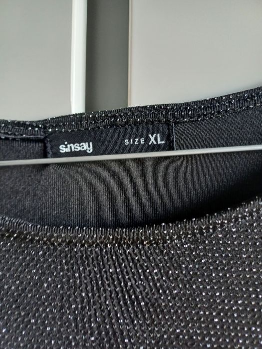 czarna sukienka z brokatem, z długim rękawem, z wycięciem na plecach,