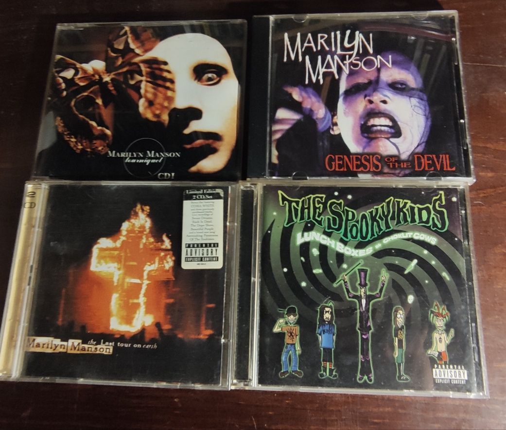 Vários discos de Marilyn Manson incluindo raridades