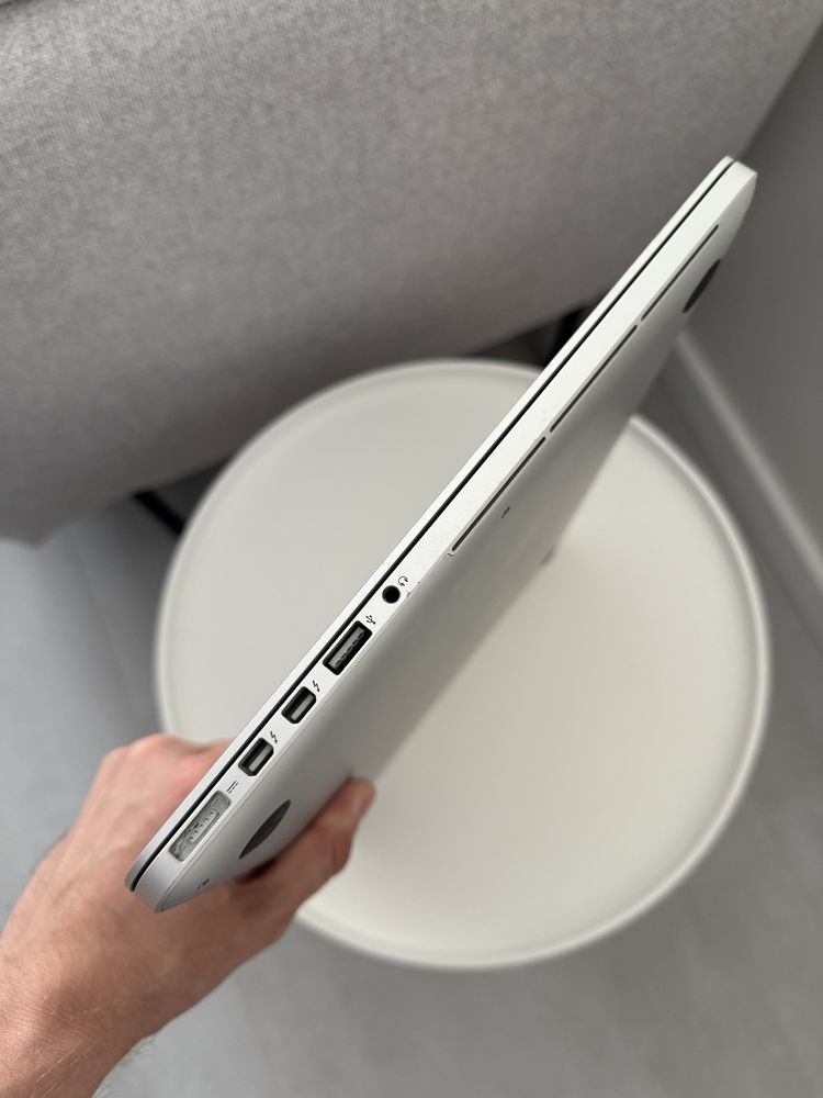 Macbook PRO 15 2015 ( Radeon R9, i7 2.5, 256 SSD, 16GB RAM, 100% Акб )