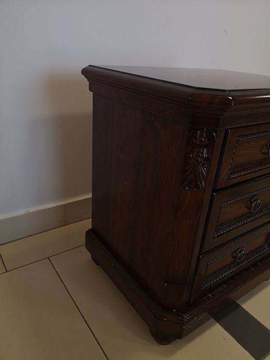 Szafka nocna w kolorze venge