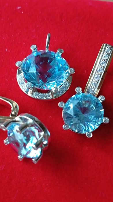 Шикарний золотий набір з топазом