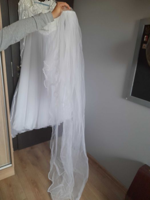 Suknia ślubna + sztywna halka + rękawiczki + długi welon