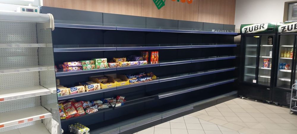 Wyposażenie sklepu spożywczego, lodówkii,regały,stojaki, krzesła,lady