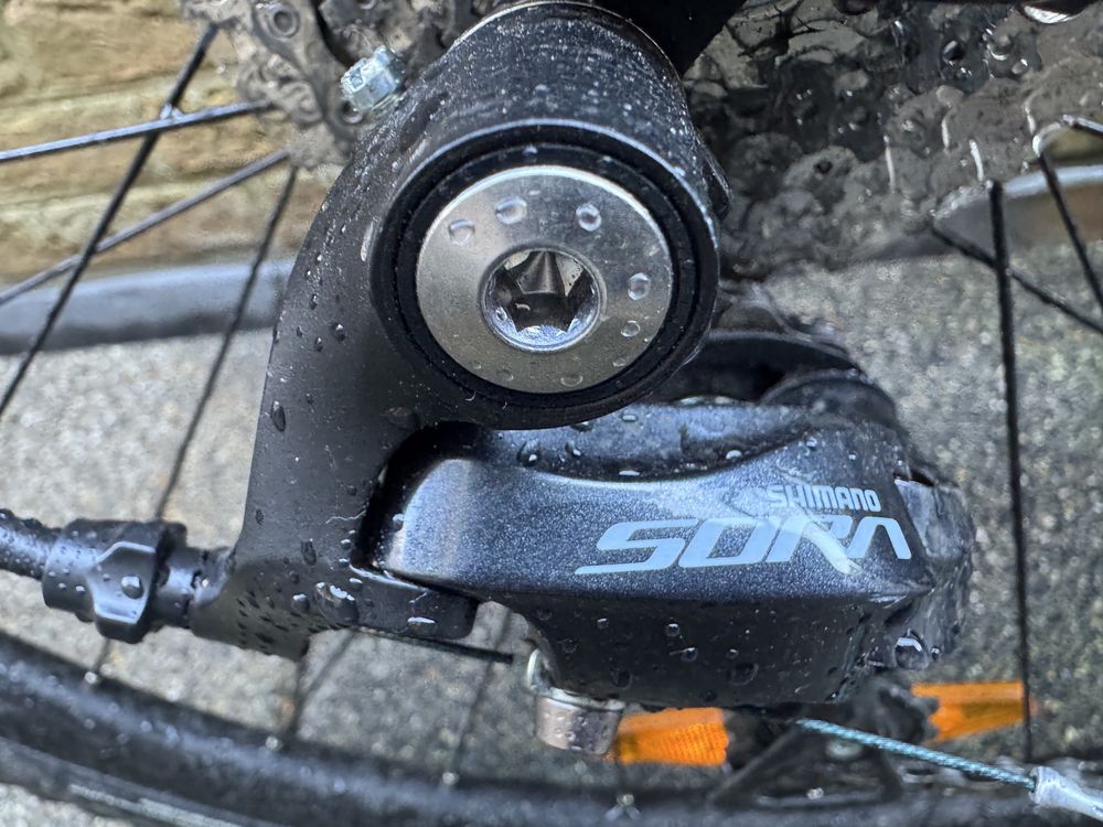 Gravel Giant Revolt Rozmiar L Sora 2x9