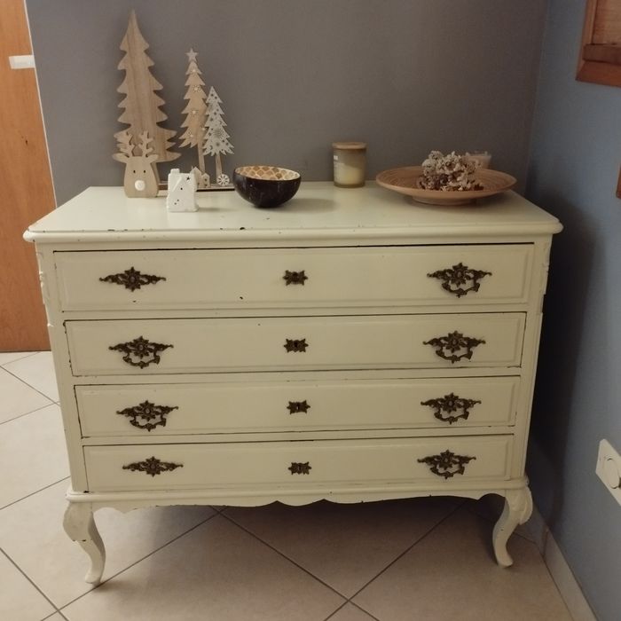 Comoda de madeira antiga