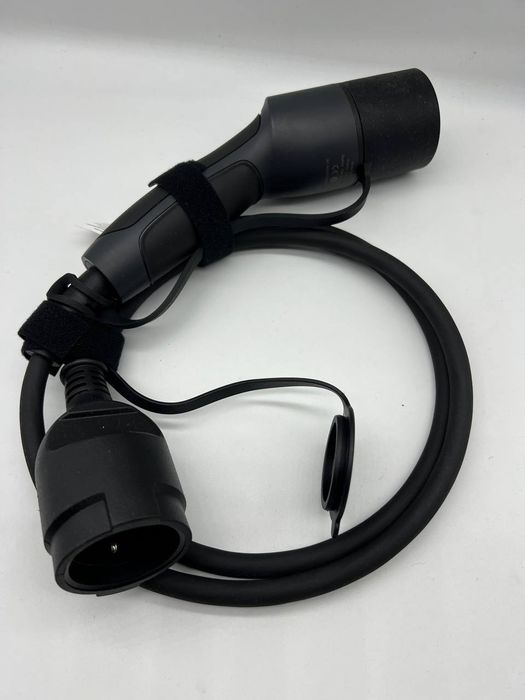 Зарядно розрядний кабель Type 2 в розетку.