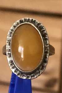 Piękny stary srebrny pierścionek ze slonecznym bursztynem