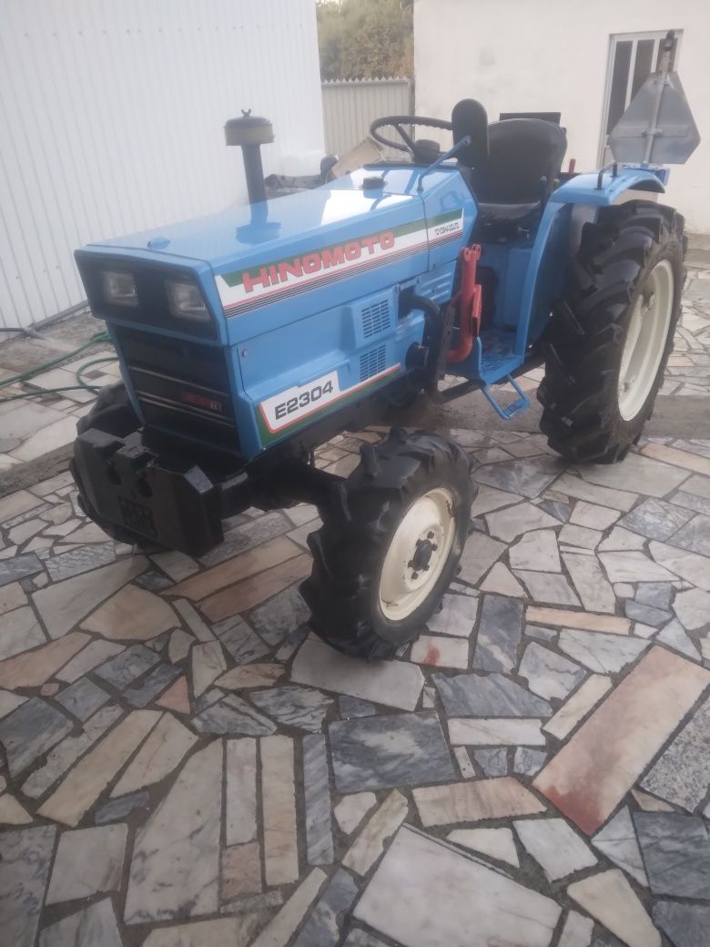 Trator Hinomoto 25cv