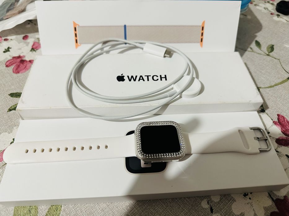 Apple Watch SE 40mm (Gen 2) GPS + Cell com varias pulseiras