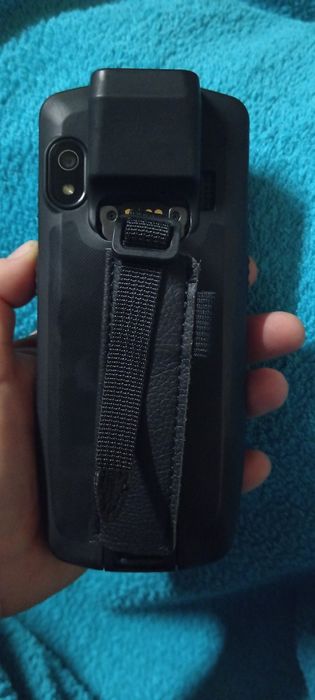 Термінал збору даних Urovo DT40 зі сканером штрих-кодів.