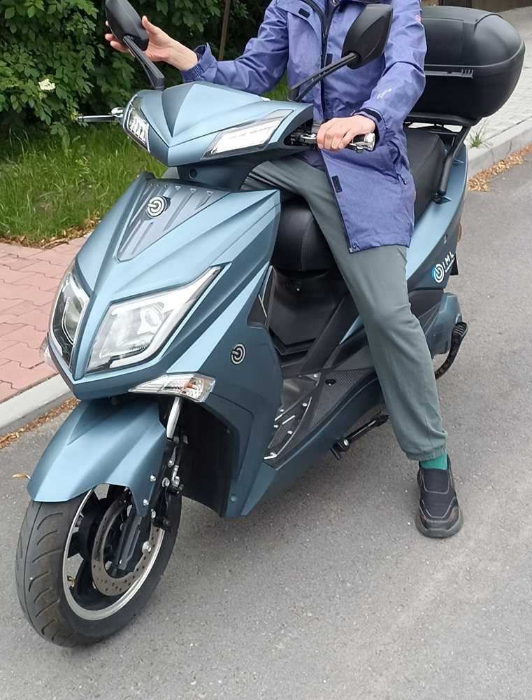 Skuter elektryczny Sunra Hawk Lithium motorower niebieski