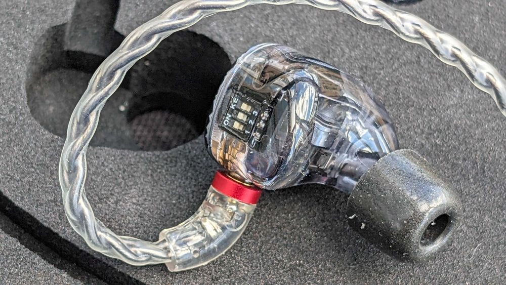 Słuchawki dokanałowe FiiO FA9 sześcioma przetwornikami Knowles