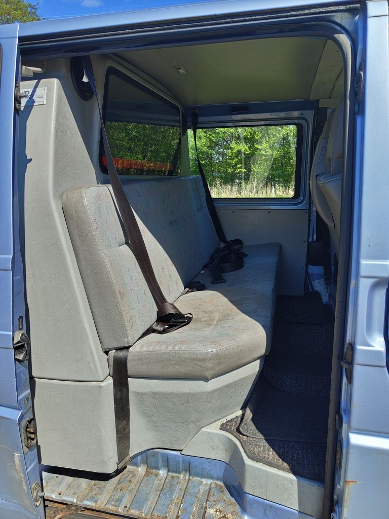 Volkswagen Transporter Caravelle T4 2,5 TDI 6 osobowy Klimatyzacja Hak