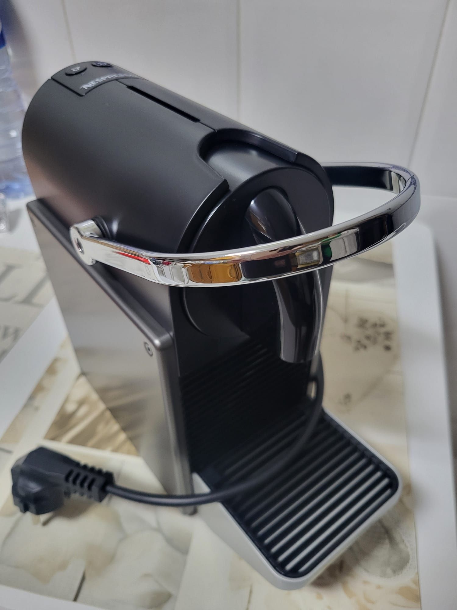 Máquina de café Nespresso pixie