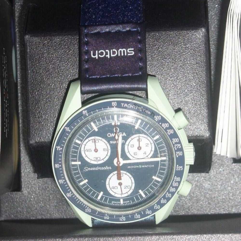 Omega x Swatch SO33G100 - Kosmiczny Design Inspirowany Ziemią