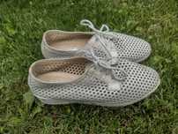 Nowe skórzane buty letnie