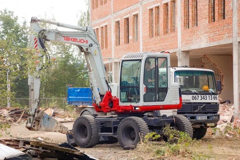 Послуги повноповоротній екскаватор оренда