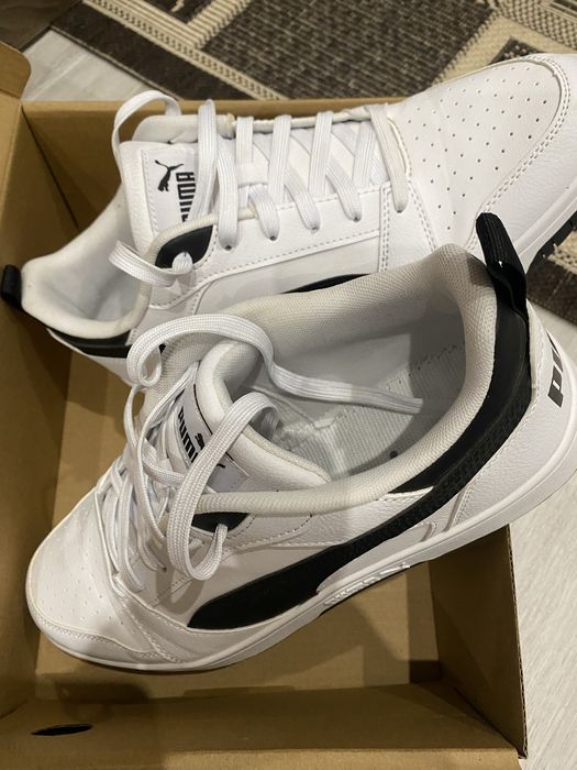 Кросівки Puma  білі з чорним
