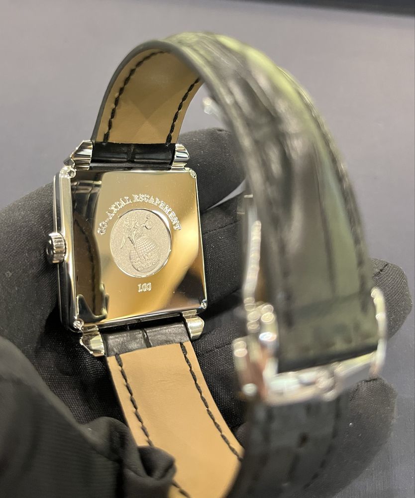 Часы Omega cosmic