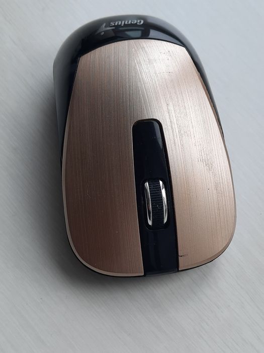 Продам беспроводную компьютерную мышку Genius