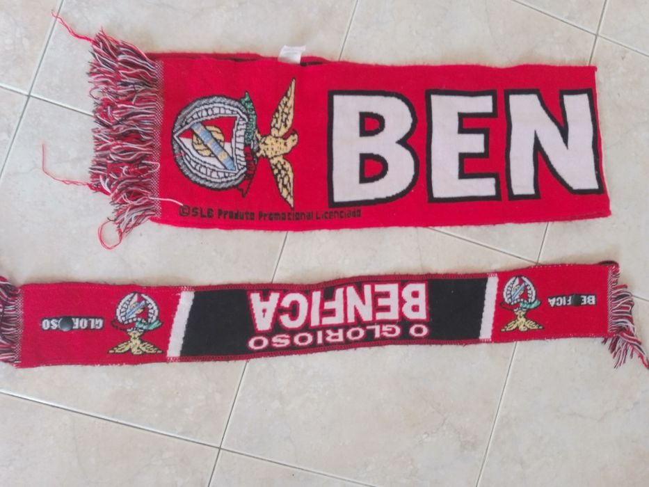 Dois cachecóis oficiais do Benfica