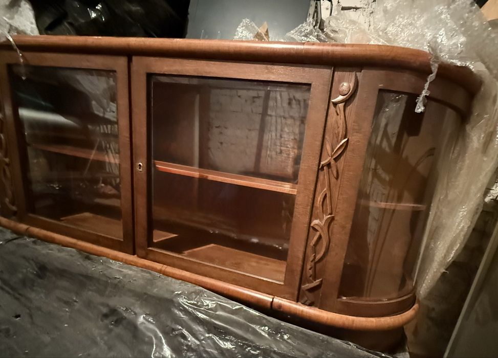 Witryna wisząca/do powieszenia ; serwantka; gięte szyby