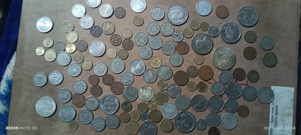 Moedas várias e diferentes