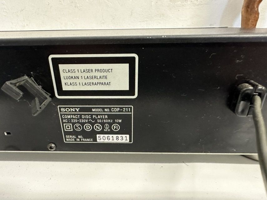 Odtwarzacz CD SONY CDP-211 sprawny