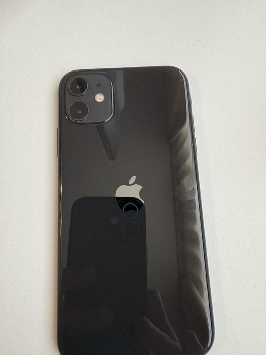 Продам Айфон 11 память 128