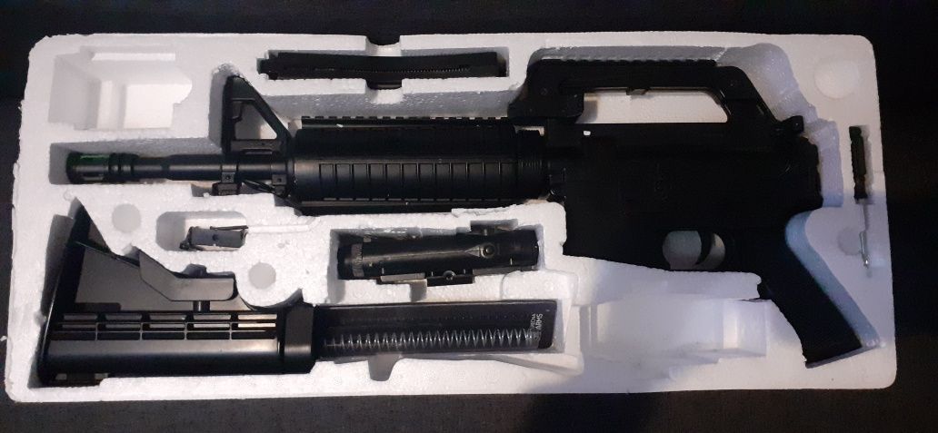 Sprężynowy karabin airsoft na kulki
