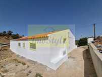 Casa térrea remodelada em Odeleite