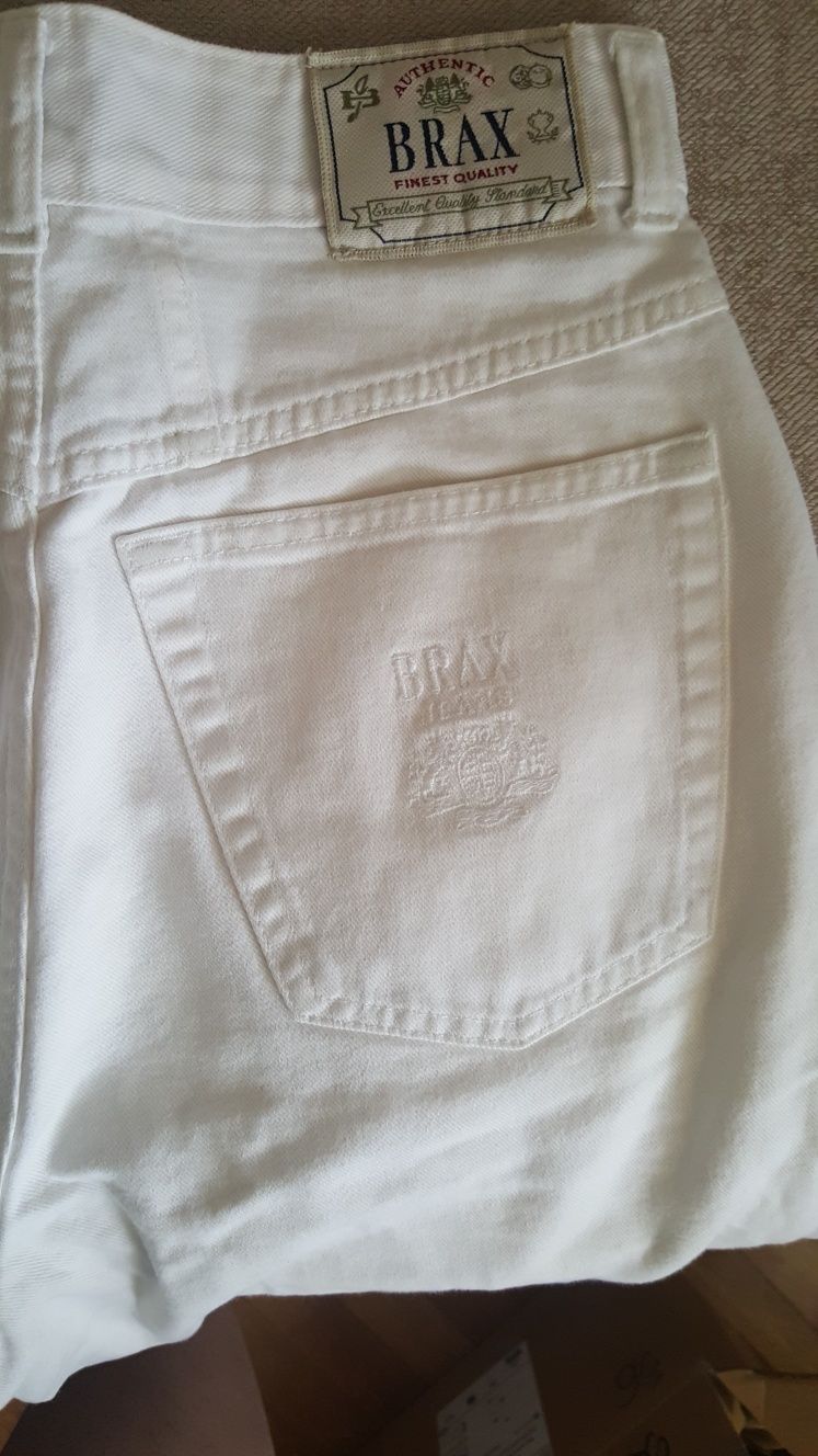 Białe dżinsy Brax vintage