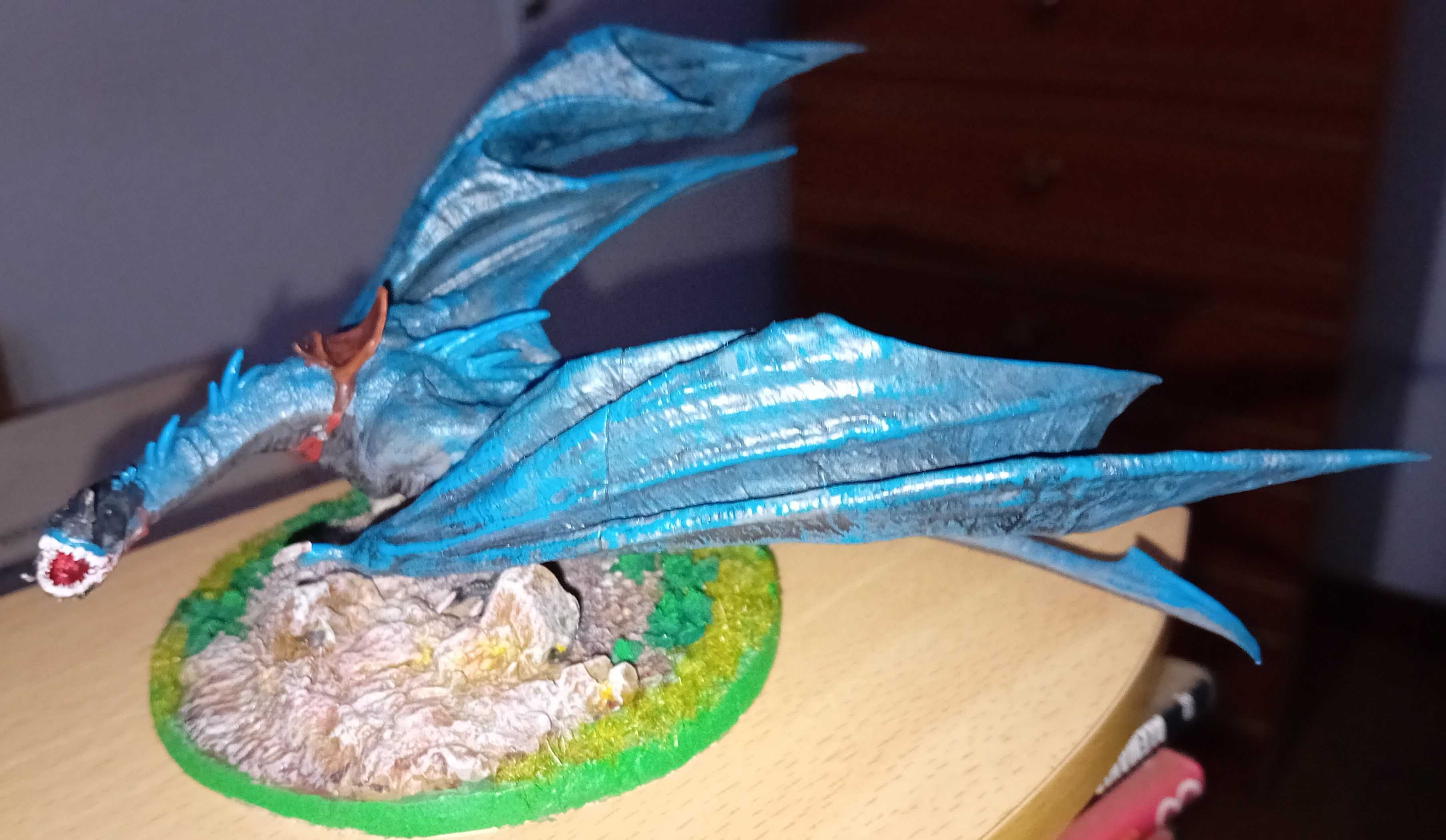 Miniaturas da Games Workshop e cenografia manufaturada