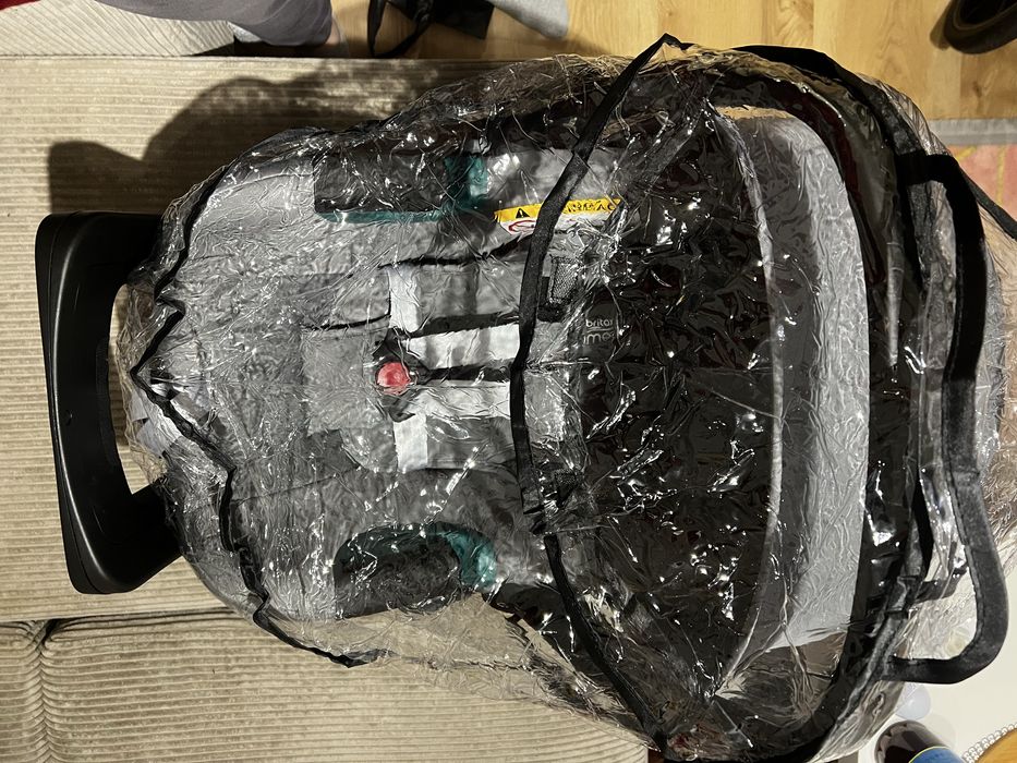 Fotelik samochodowy z bazą britax römer