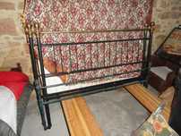 Cama de casal antiga