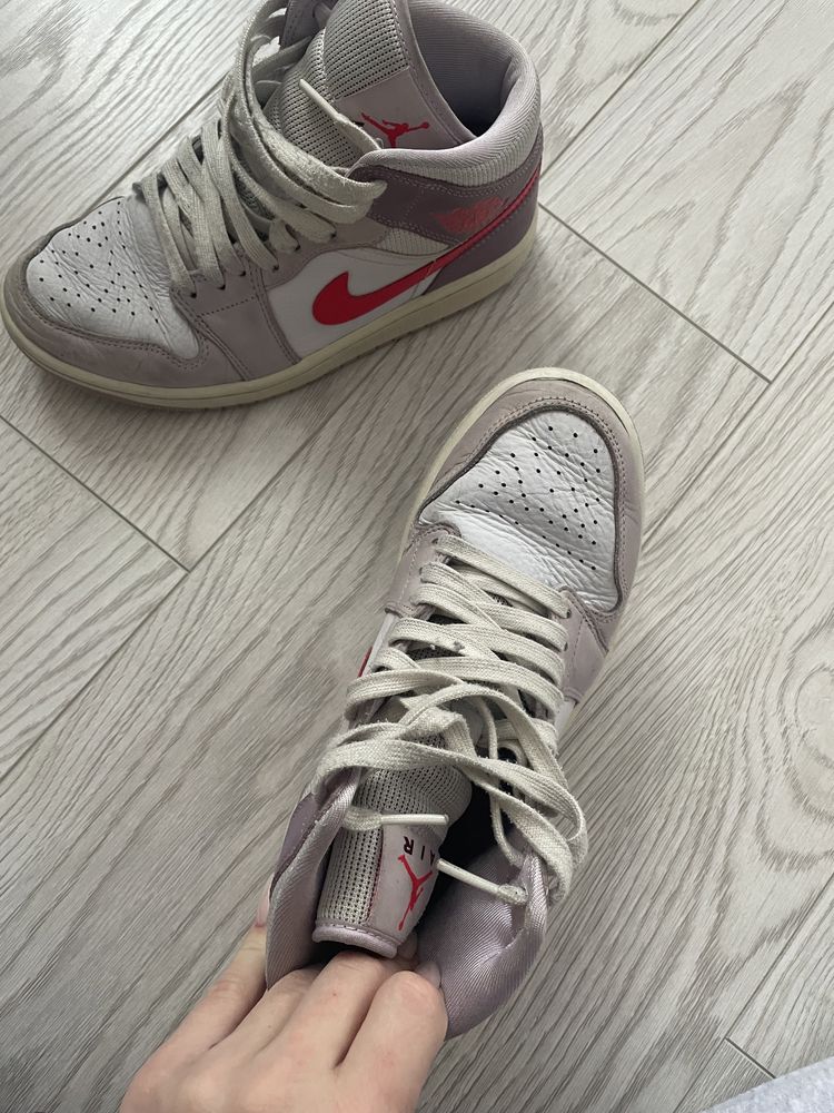 Nike Air Jordan 1 Mid Valentine’z Day (W)