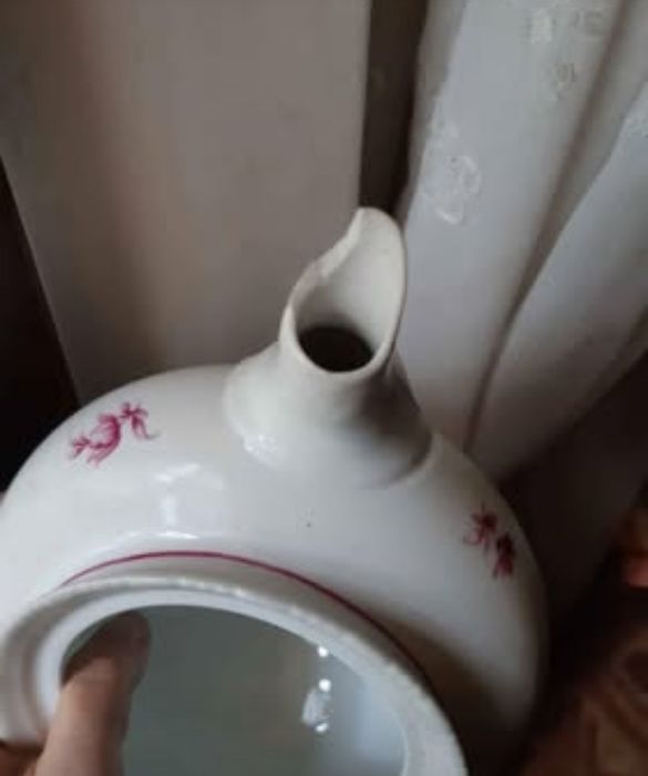 Serviço de chá Vista Alegre
Ja só com 2 chavenas, o bule tem uma falha