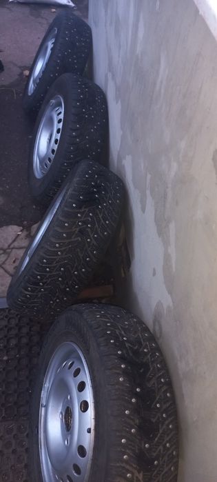 Продам шины 175/70R13 зимние NOKIAN HAKAPELITTA 8, шипованные