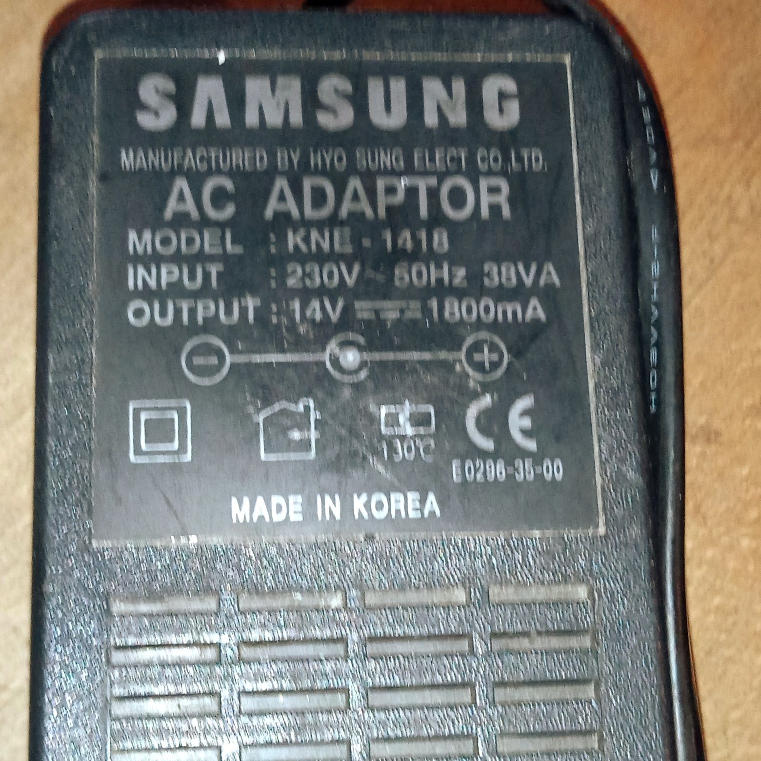 Zasilacz Samsung KNE 1418. 14V , 1800mA. Oryginał.