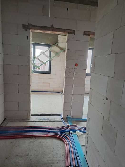 Usługi elektryczne – KinMar Construction | Profesjonalny elektryk