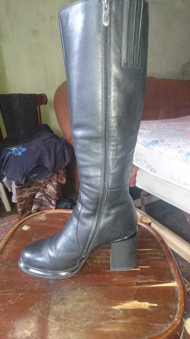 Продам женские сапоги