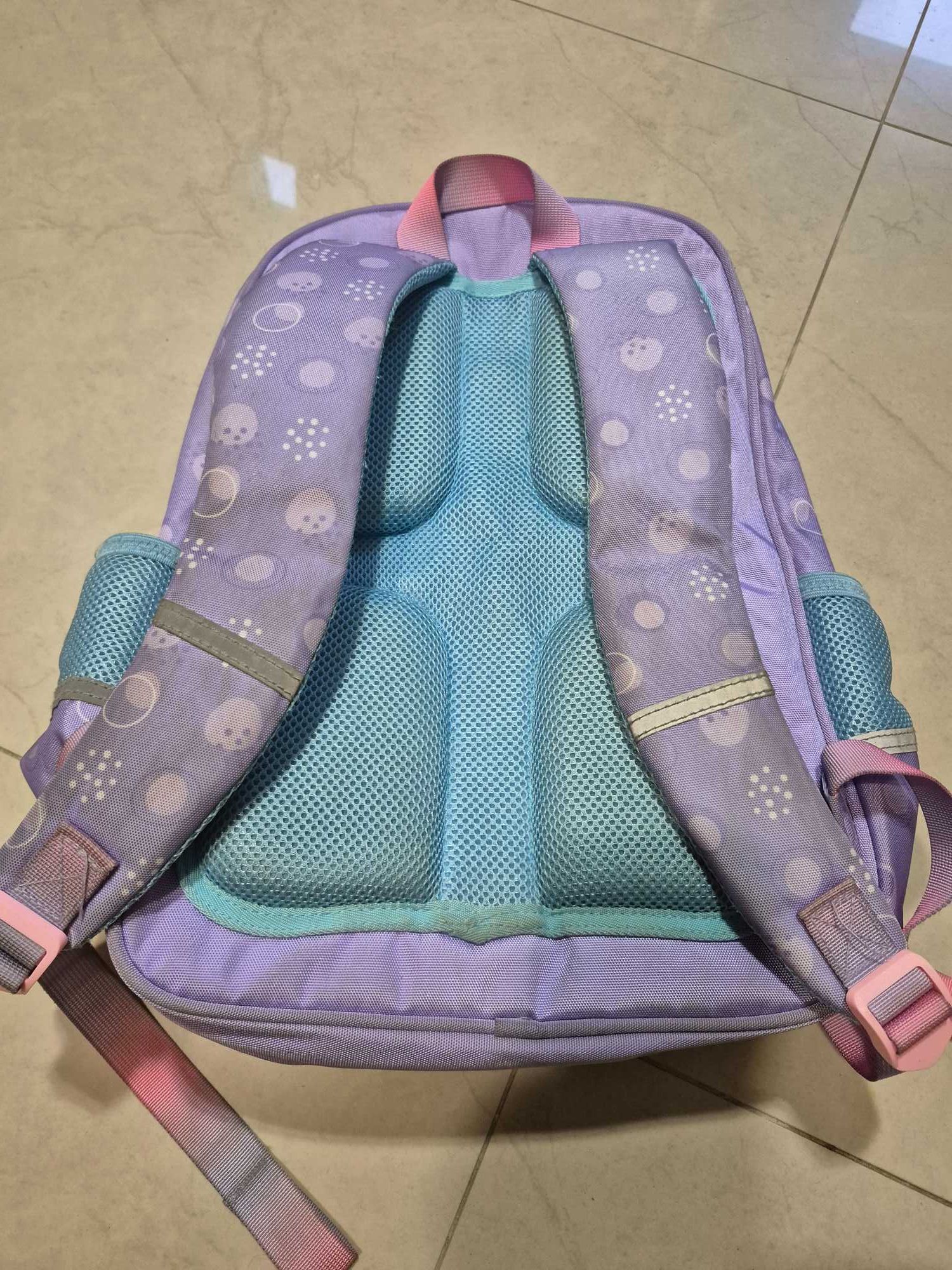 Vendo Mochila Lilás com Cauda de Sereia