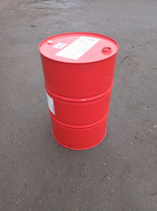 Бочки 200л з пробкою.